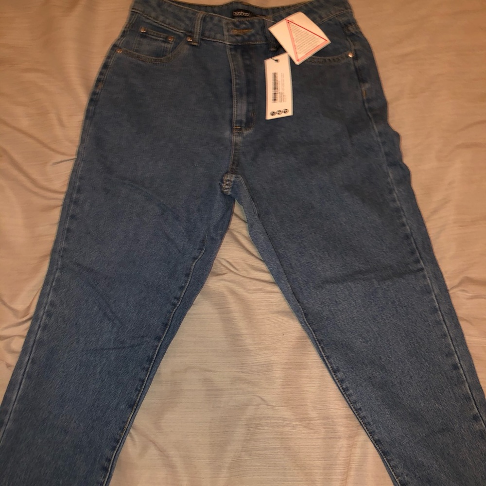 straight leg frayed hem jeans